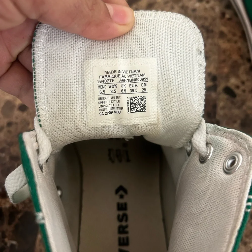Converse woman’s Green High-Top Sneakers